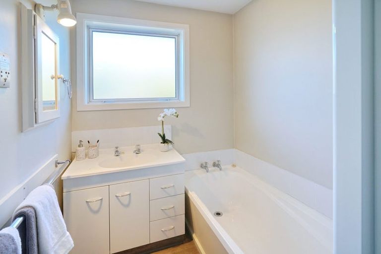 Photo of property in 274 Lake Terrace Road, Shirley, Christchurch, 8061