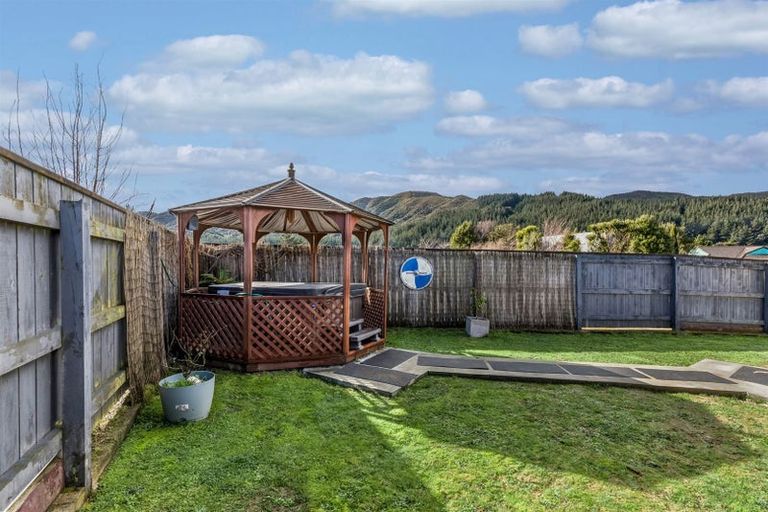 Photo of property in 35 Grimsby Grove, Wainuiomata, Lower Hutt, 5014