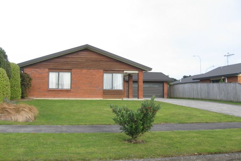 Photo of property in 33 Greenwood Place, Fitzherbert, Palmerston North, 4410