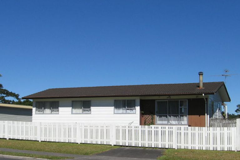 Photo of property in 111 Oreil Avenue, West Harbour, Auckland, 0618