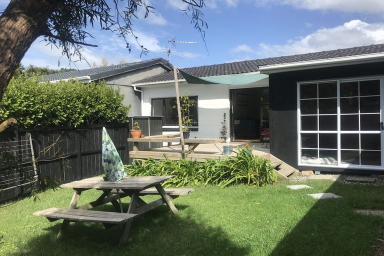 Photo of property in 2/25 Birchfield Road, Hauraki, Auckland, 0622