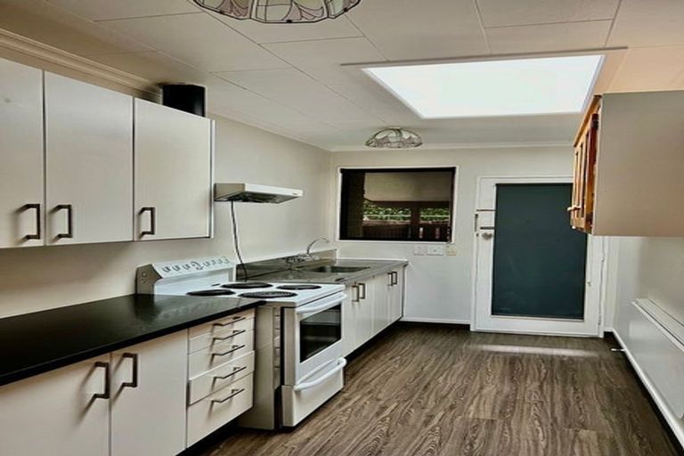 Photo of property in 2/30 Whitley Avenue, Ebdentown, Upper Hutt, 5018