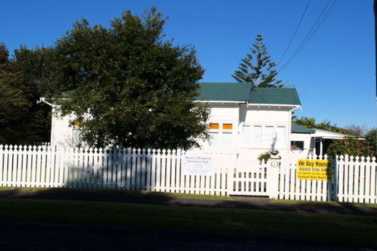 Photo of property in 1 Rosella Road, Mangere East, Auckland, 2024
