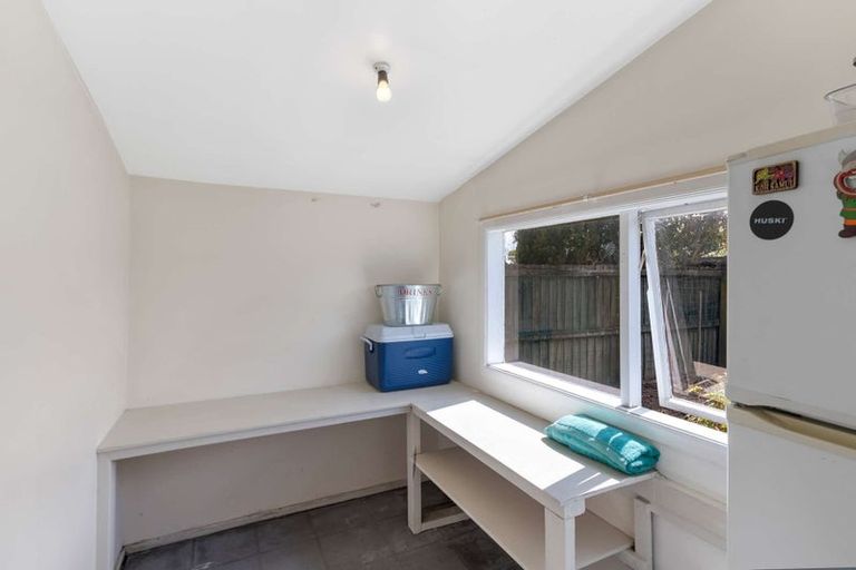 Photo of property in 77 Farquhars Road, Redwood, Christchurch, 8051