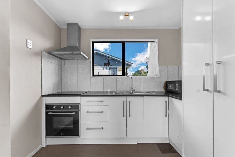 Photo of property in 2/41 Taitimu Drive, Weymouth, Auckland, 2103