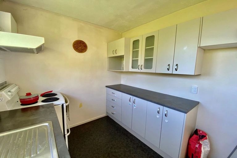 Photo of property in 24 School Road, Te Atatu South, Auckland, 0610