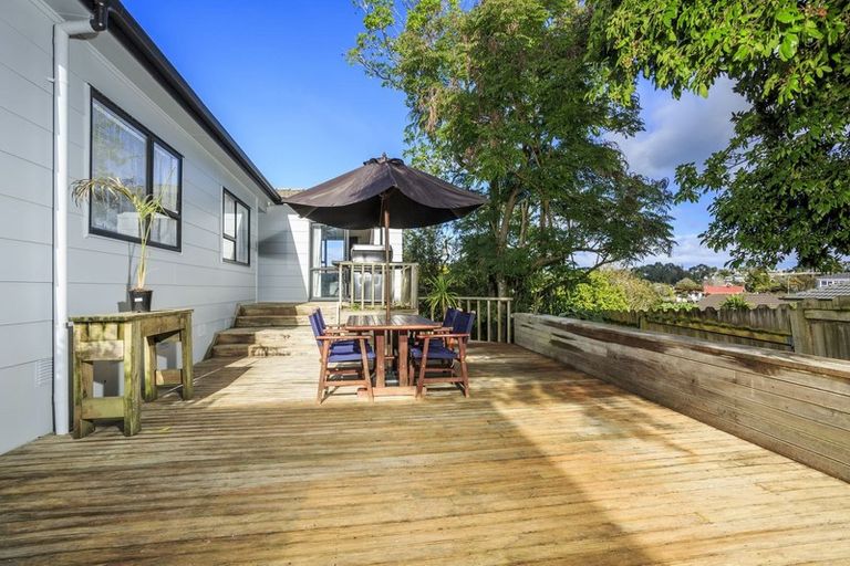 Photo of property in 1/16 Leiden Place, Totara Vale, Auckland, 0629