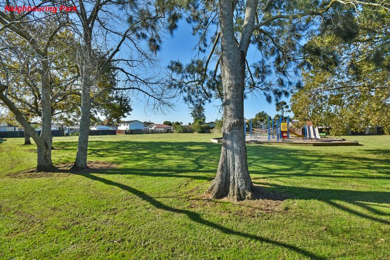 Photo of property in 1/27 Reelick Avenue, Pakuranga Heights, Auckland, 2010