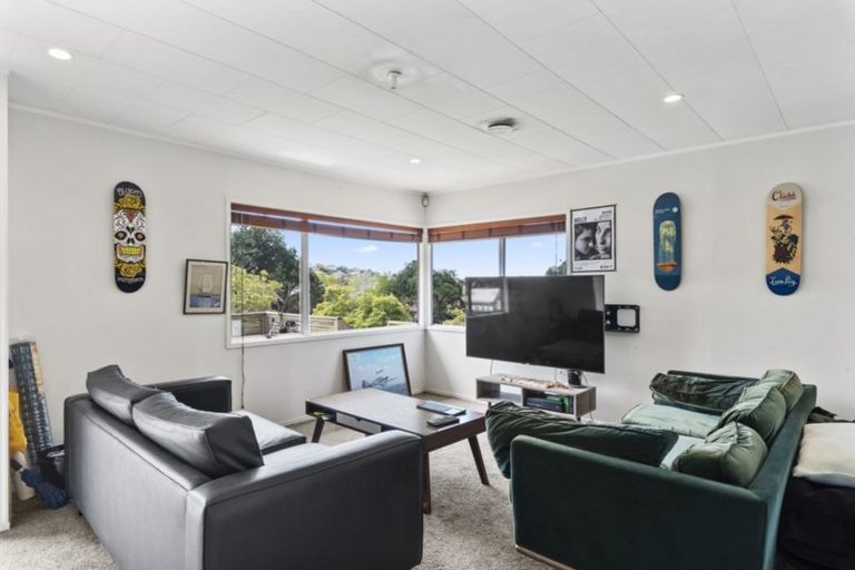 Photo of property in 3 Theban Place, Totara Vale, Auckland, 0629