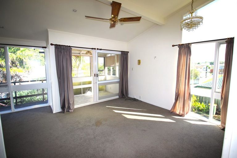 Photo of property in 1/6 Bond Crescent, Forrest Hill, Auckland, 0620