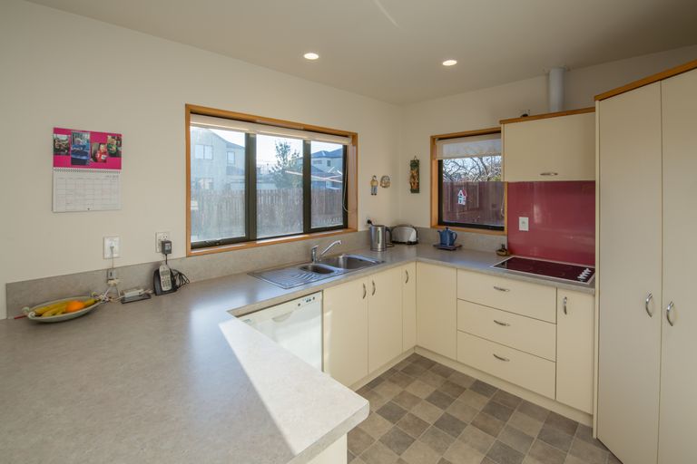 Photo of property in 4 Chesterfield Mews, Russley, Christchurch, 8042