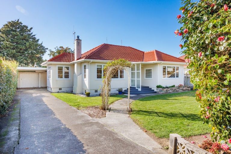 Photo of property in 6 Freyberg Street, Roslyn, Palmerston North, 4414