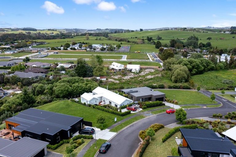 Photo of property in 37 Laly Haddon Place, Matakana, 0985
