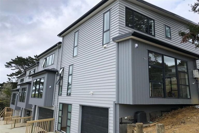 Photo of property in 4a Mcquoid Place, Glenfield, Auckland, 0629