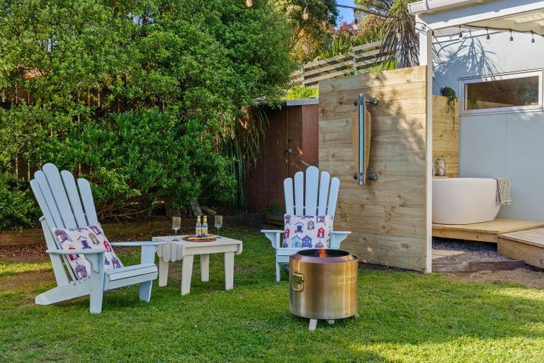 Photo of property in 33a Hicks Crescent, Waikanae Beach, Waikanae, 5036