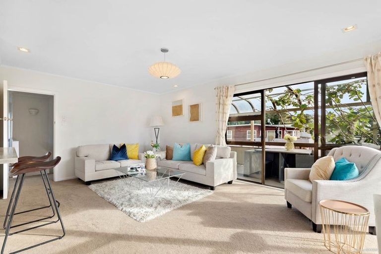 Photo of property in 53 Eskdale Road, Birkdale, Auckland, 0626