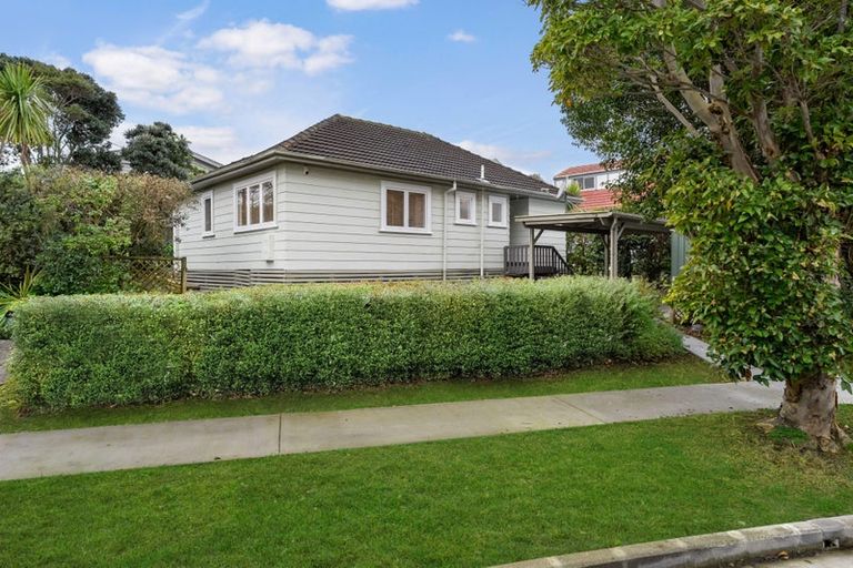 Photo of property in 1/12 Craigbank Avenue, New Lynn, Auckland, 0600