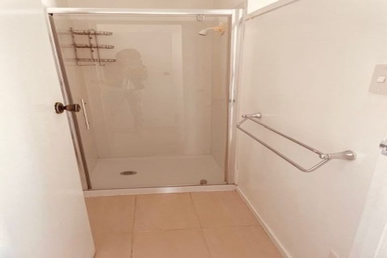 Photo of property in 18 Lewisham Street, Highland Park, Auckland, 2010