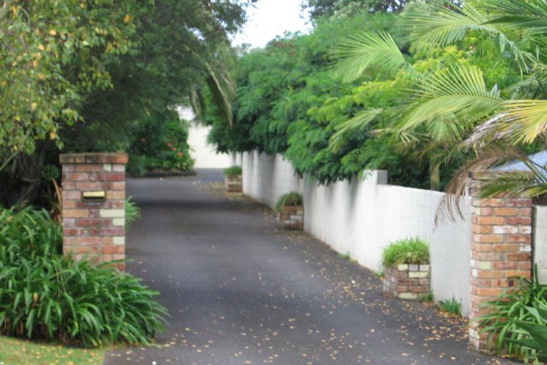 Photo of property in 43 View Road, Campbells Bay, Auckland, 0630