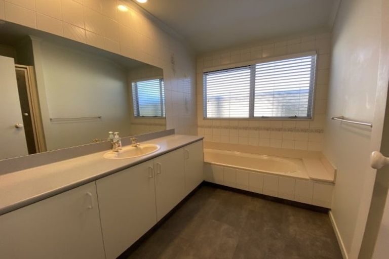 Photo of property in 165 Heta Road, Highlands Park, New Plymouth, 4312