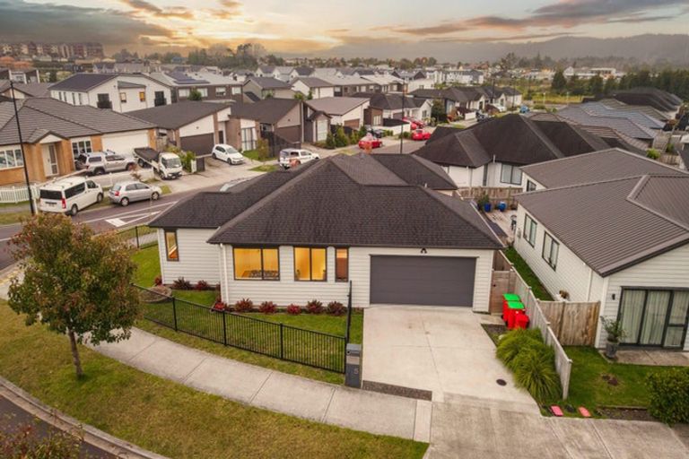 Photo of property in 5 Konoba Avenue, Kumeu, 0810