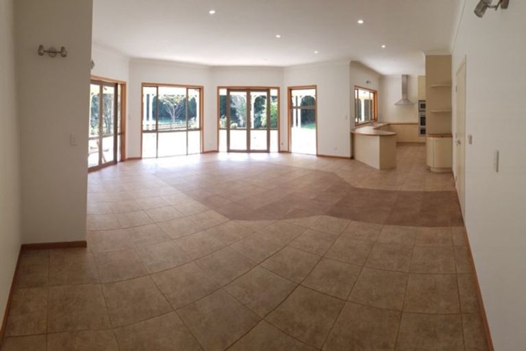 Photo of property in 7 Daphne Harden Lane, Paremoremo, Auckland, 0632