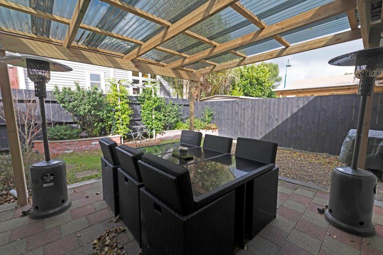 Photo of property in 3 Neta Grove, Henderson, Auckland, 0612