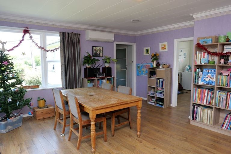 Photo of property in 46 Kaitawa Crescent, Paraparaumu, 5032