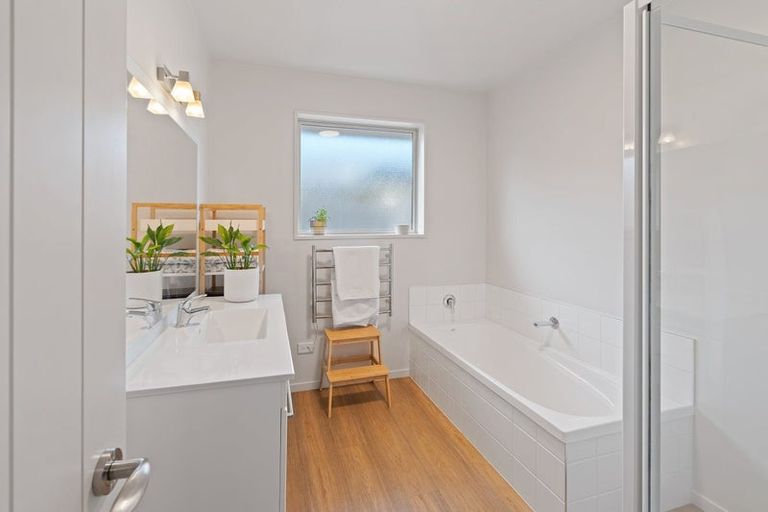 Photo of property in 11 Taggart Place, Sockburn, Christchurch, 8042