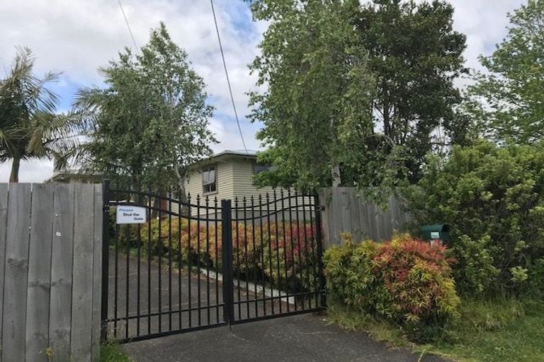 Photo of property in 39 Vera Road, Te Atatu South, Auckland, 0610