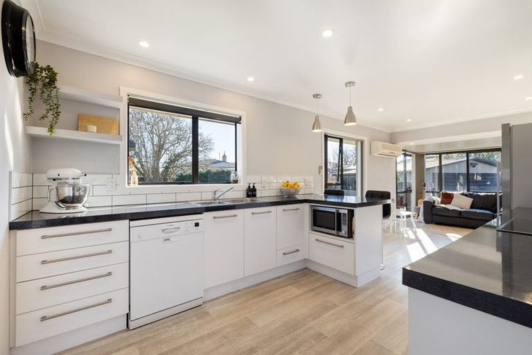 Photo of property in 23 Glenora Place, Hornby, Christchurch, 8042