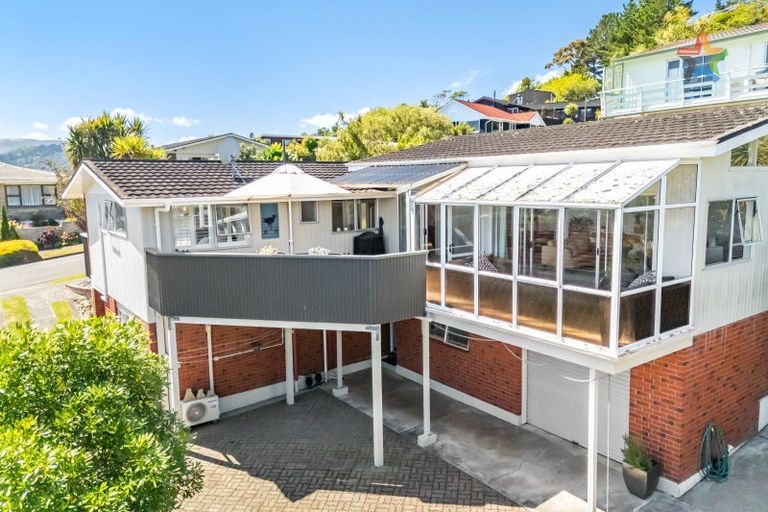Photo of property in 8 Summit Road, Fairfield, Lower Hutt, 5011