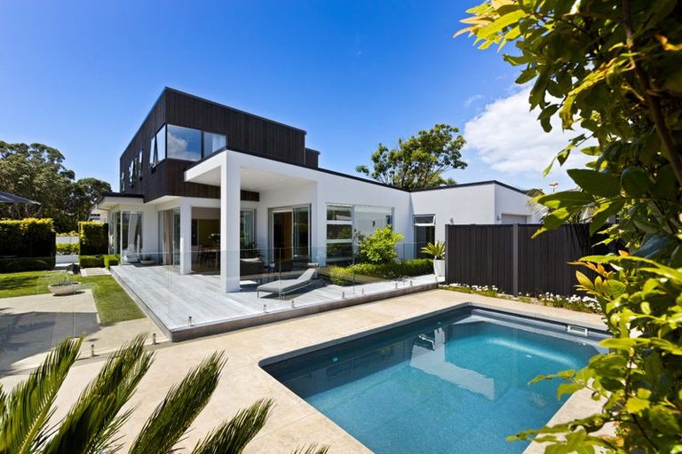 Photo of property in 52 Walton Street, Red Beach, 0932