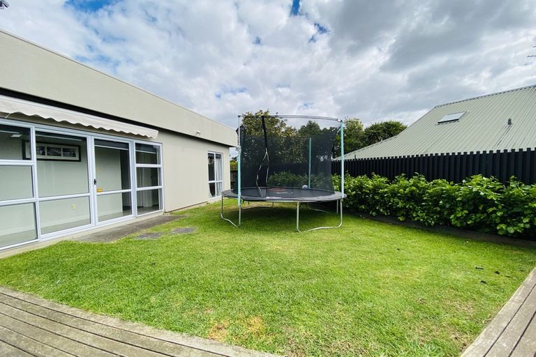 Photo of property in 2/5 Nigel Road, Browns Bay, Auckland, 0630