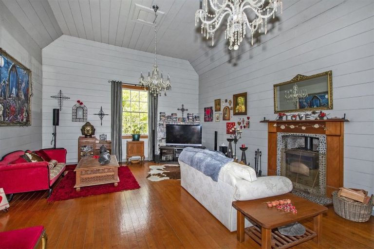 Photo of property in 305 Whananaki Road North, Opuawhanga, Hikurangi, 0181