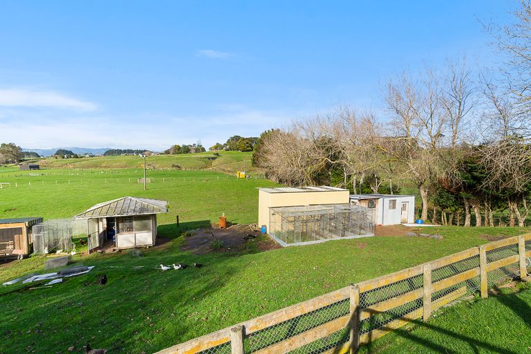 Photo of property in 141 Karioitahi Road, Waiuku, 2683