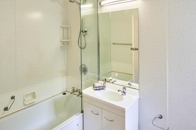 Photo of property in Manston Apartments, 1a/145 Ohiro Road, Brooklyn, Wellington, 6021