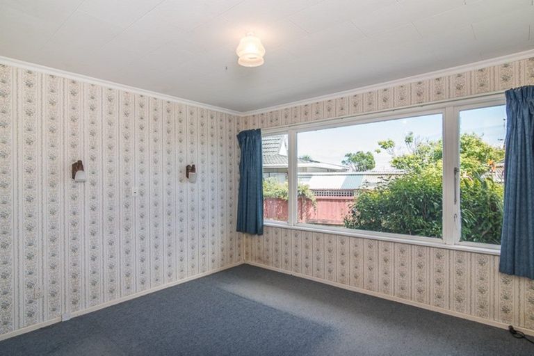 Photo of property in 8 Tawa Street, Waikanae, 5036