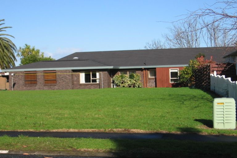 Photo of property in 38 Fielding Crescent, Farm Cove, Auckland, 2012