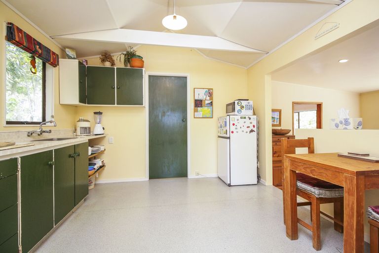 Photo of property in 29 Rimutaka Place, Titirangi, Auckland, 0604