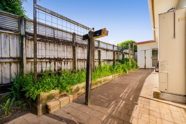 Photo of property in 363b Mangorei Road, Merrilands, New Plymouth, 4312