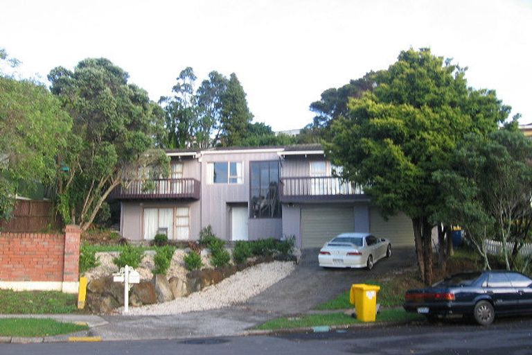 Photo of property in 16 Makepiece Place, Chatswood, Auckland, 0626