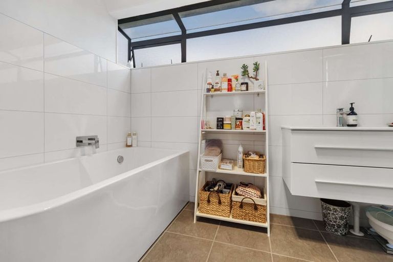 Photo of property in 4 Prospect Place, Western Heights, Hamilton, 3200