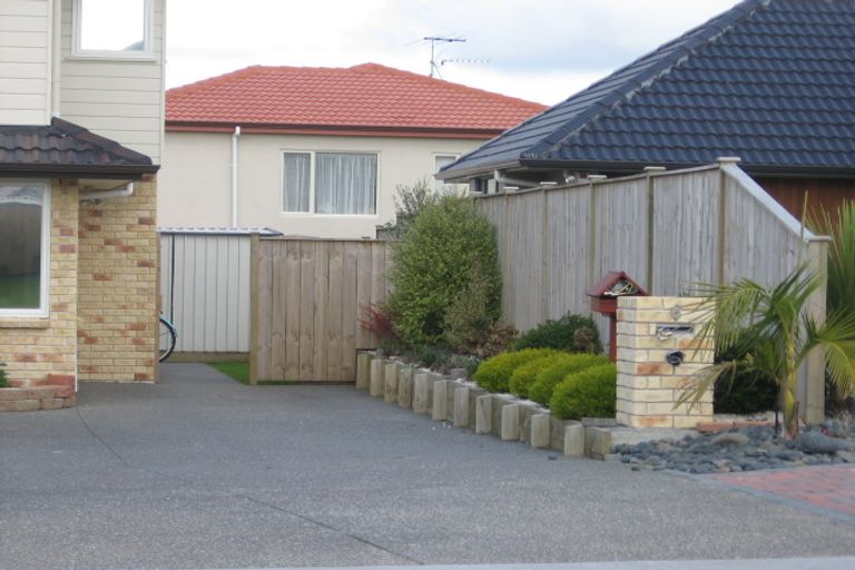 Photo of property in 6 Strundeen Close, Flat Bush, Auckland, 2016