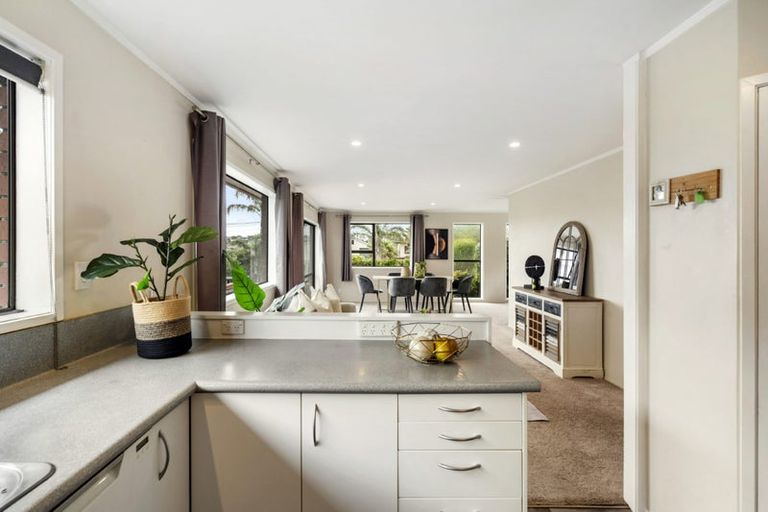 Photo of property in 1/26 Hyde Road, Rothesay Bay, Auckland, 0630