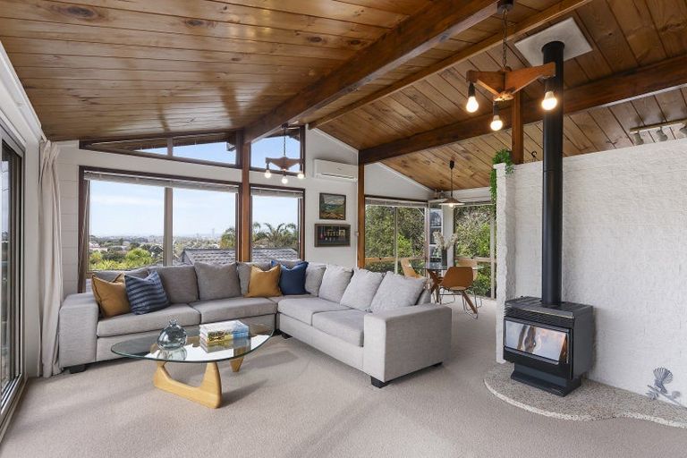 Photo of property in 12 Mcdowell Crescent, Hillcrest, Auckland, 0627