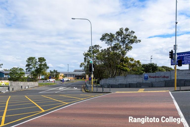 Photo of property in 1/5 Gulf View Road, Murrays Bay, Auckland, 0630