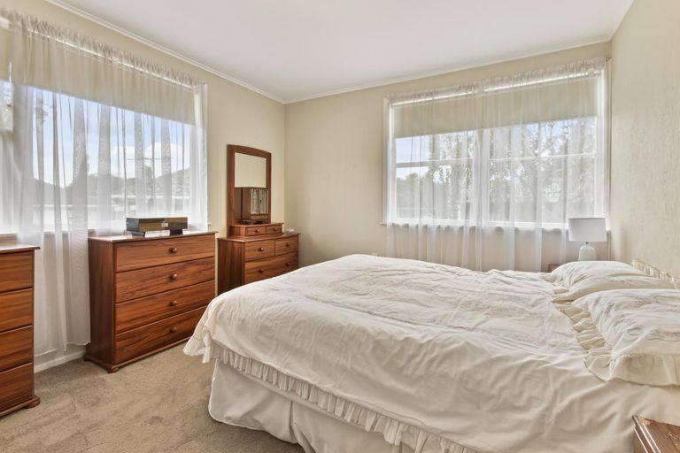 Photo of property in 10 Lomas Place, Manurewa, Auckland, 2102