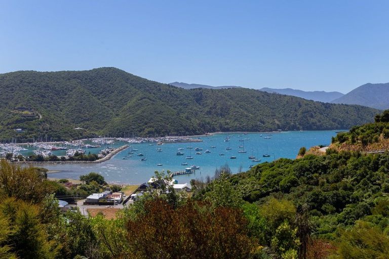 Photo of property in 42 Waimarama Street, Waikawa, Picton, 7220