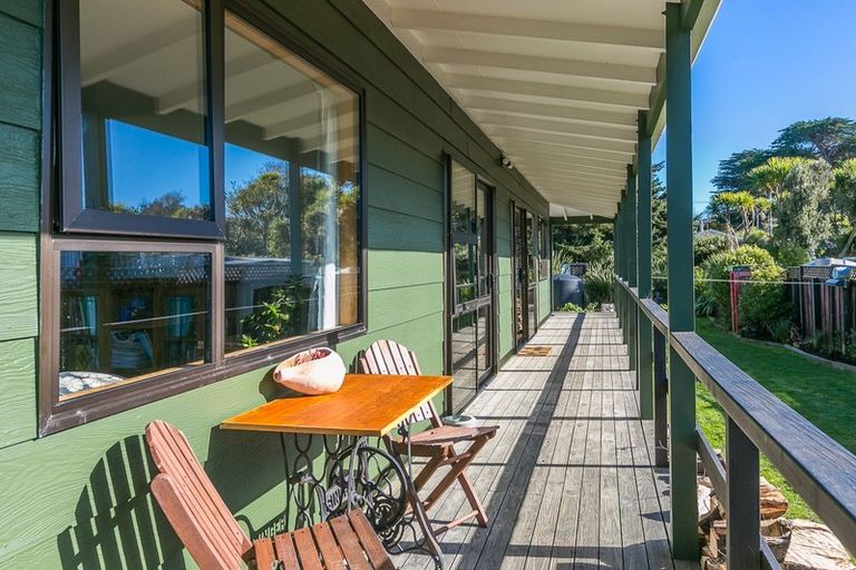 Photo of property in 18 Palmer Place, Taieri Beach, Brighton, 9091